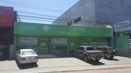 Importante Salón Comercial
