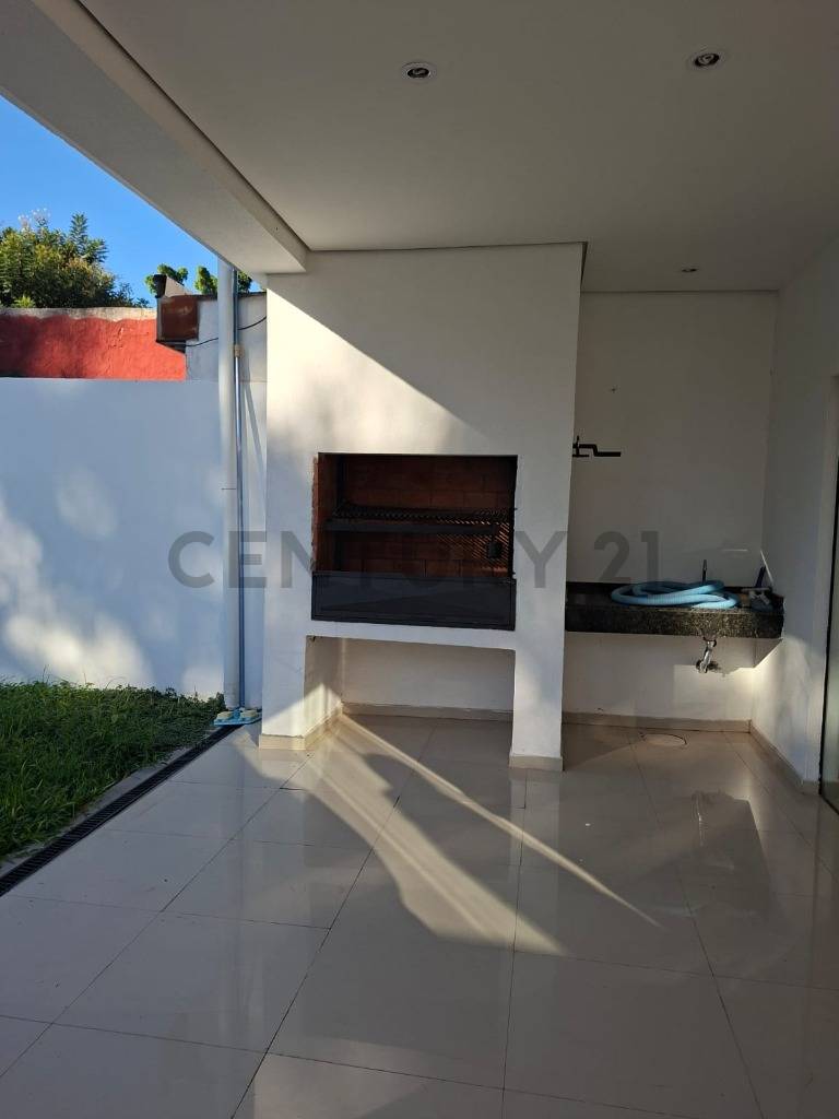 AMPLIO DUPLEX EN ALQUILER– ZONA RAKIURA, LUQUE — foto 2