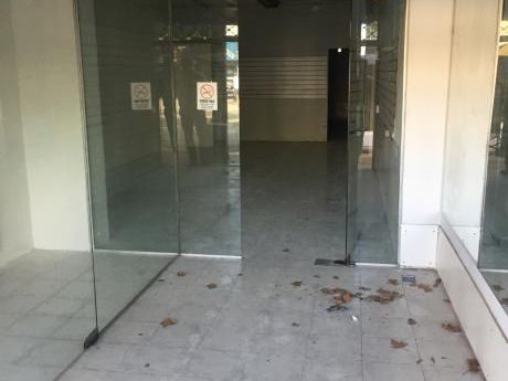 Local Comercial En 8 De Oct Y Pernas