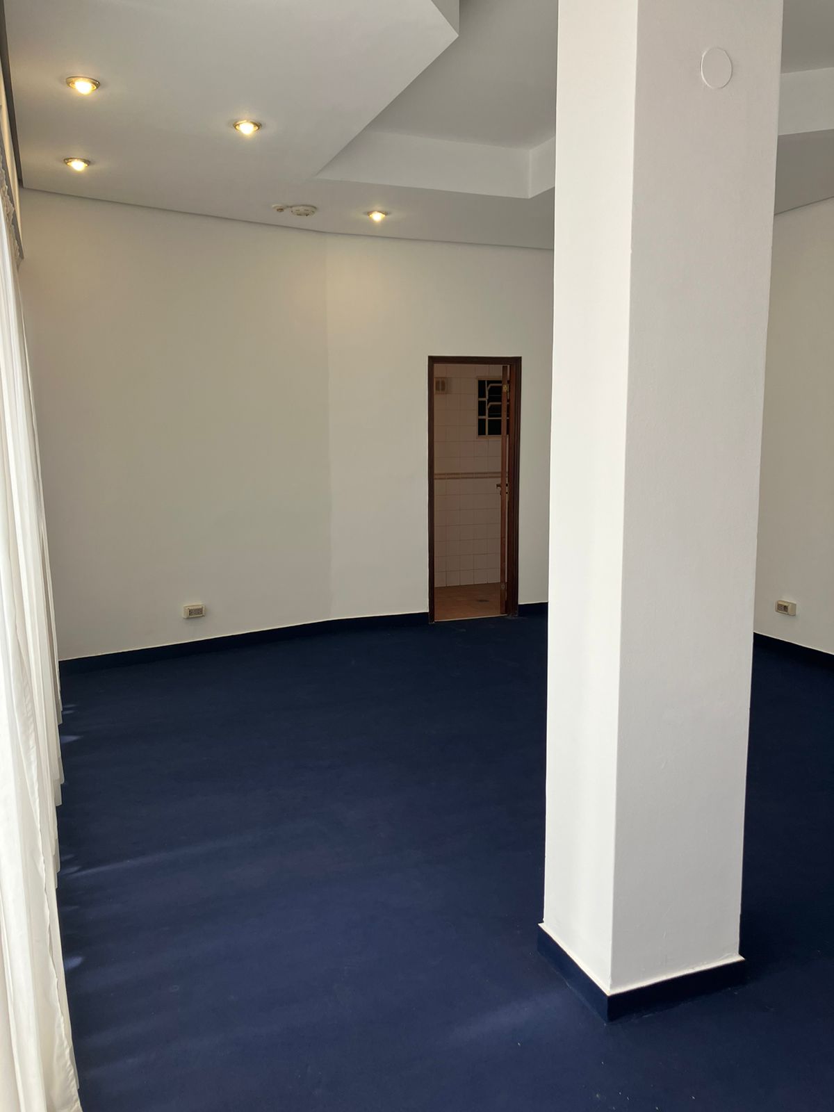 ALQUILO SALÓN PARA OFICINA EDIFICIO FARO DEL RÍO — foto 3