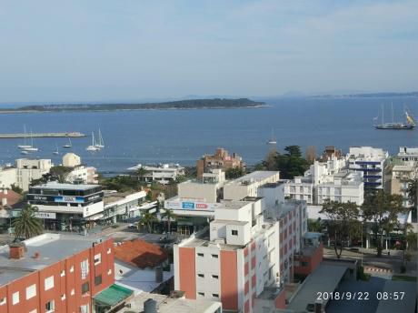 La Mejor Ubicación Y Vista De Punta Del Este - Reformada A Nuevo.