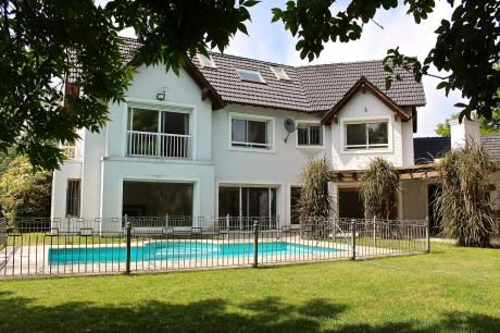 Gran Casa En Jardines De Carrasco