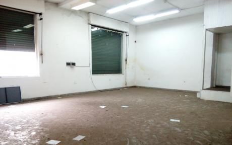 Salón De 100 M2 En Esquina En El Micro Centro