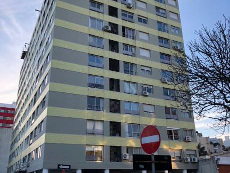Alquiler Apto 3 Dormitorios En Palermo Con Vista A La Rambla