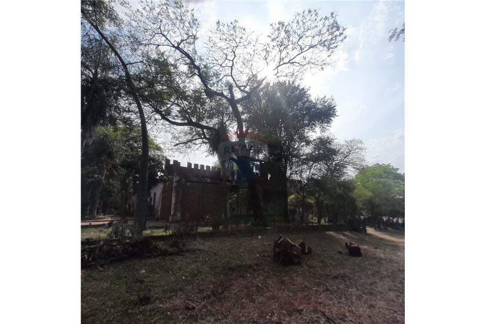 VENDO AMPLIO TERRENO EN VILLA HAYES CON CASONA — foto 2