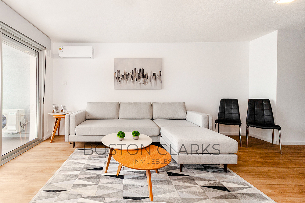 Apartamento En Alquiler En Pocitos De 1 Dormitorio Con Garaje · Foto 1