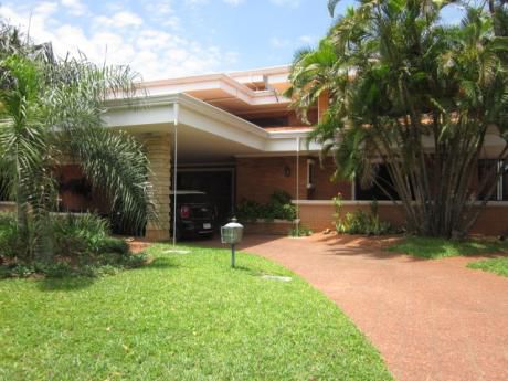 Venta De Importante Residencia En Barrio San Cristóbal