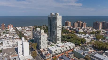 Excelente Local Comercial En Zona Céntrica - Campiglia