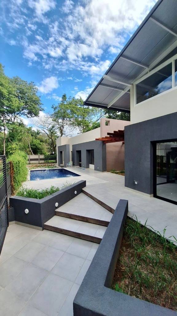 EXCLUSIVA RESIDENCIA NUEVA EN SAN BERNARDINO — foto 2