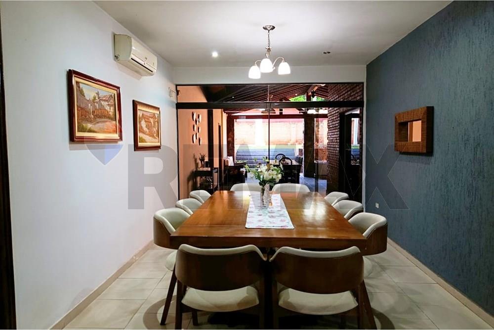 Vendo casa de 5 habitaciones con 4 cocheras , Piscina y patio en San Vicente — foto 3