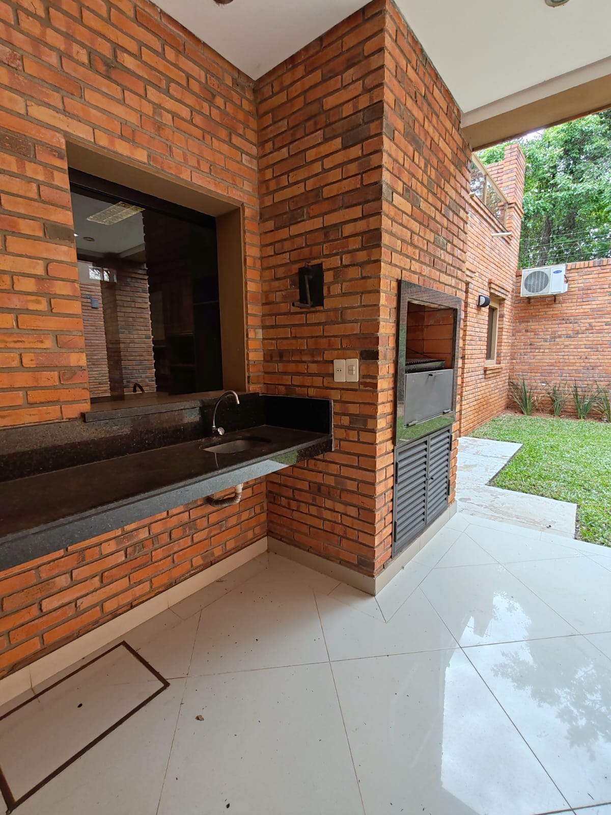 VENDO amplio CASA zona Pinedo Shopping — foto 3