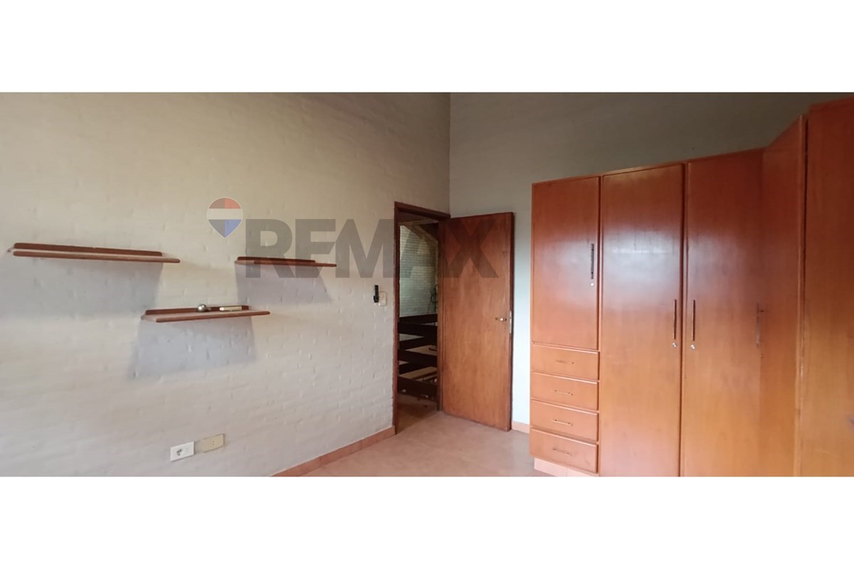 Casa - Alquiler - Luque, Central, Paraguay — foto 3