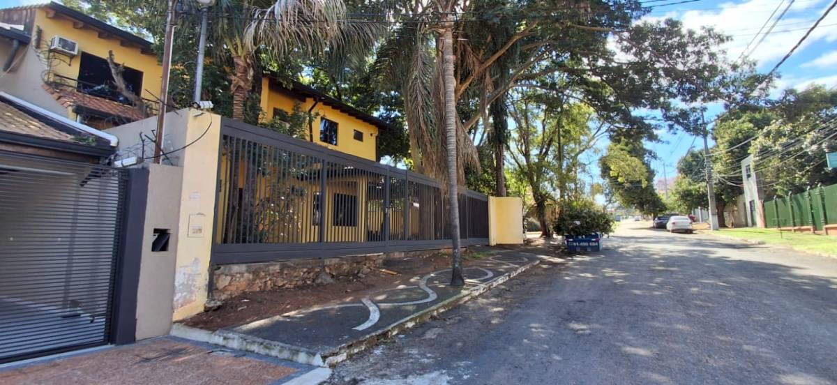 AMPLIA CASA EN ALQUILER EN LAMBARÉ – ZONA CANAL 13 — foto 3
