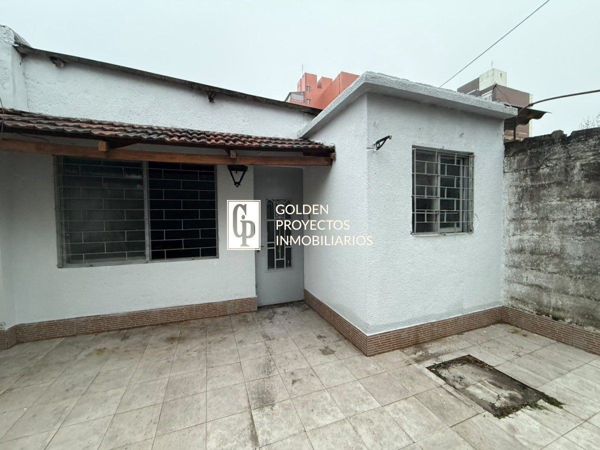 Casa en Alquiler 1 Dormitorio y Patio Parque Batlle