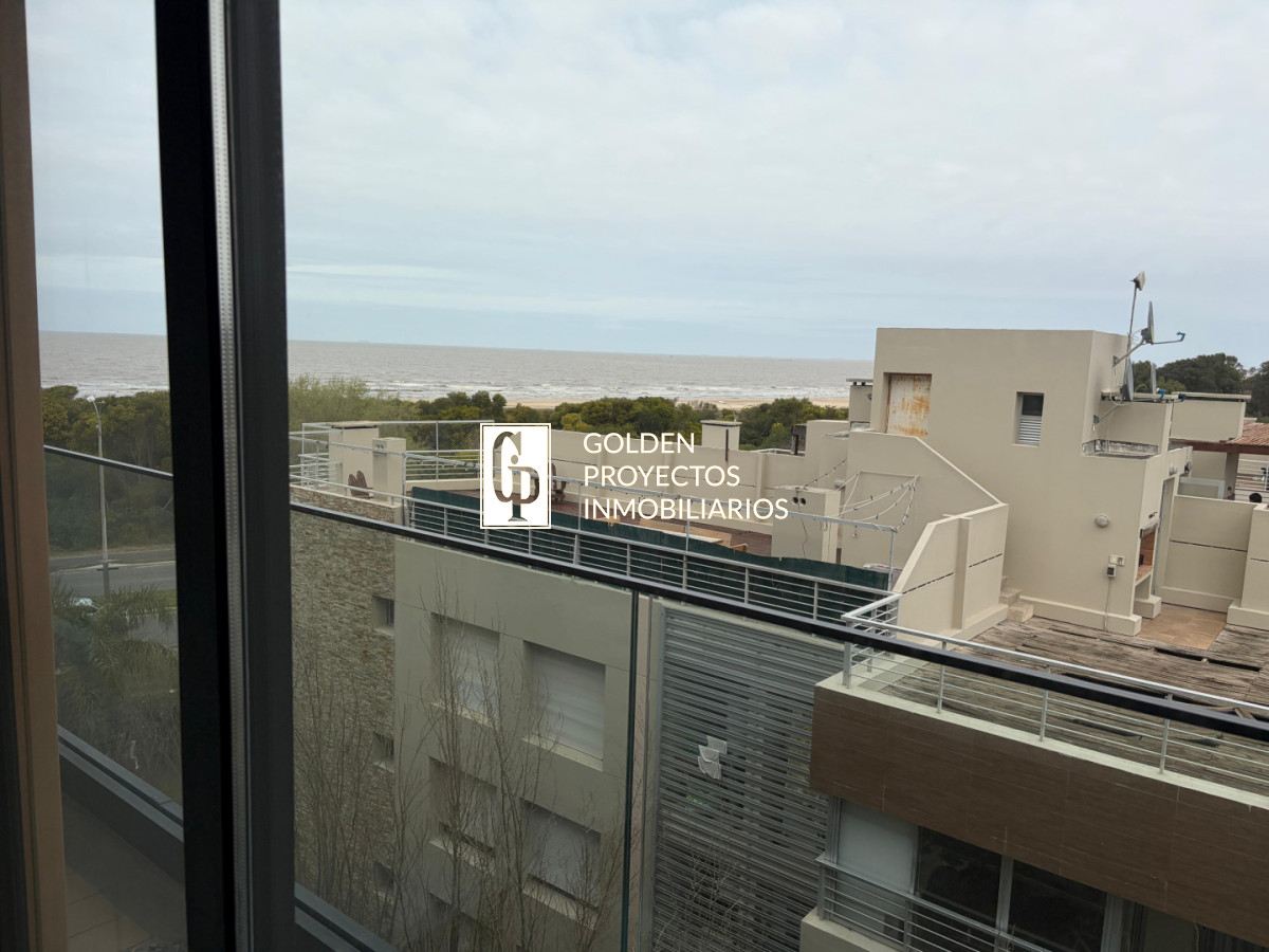 Apartamento en Alquiler 2 Dormitorios con Cocina definida en Barra de Carrasco