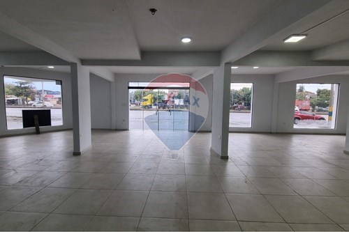 Alquilo Local comercial en Loma Pytã de 160 M2 sobre la Transchaco — foto 2