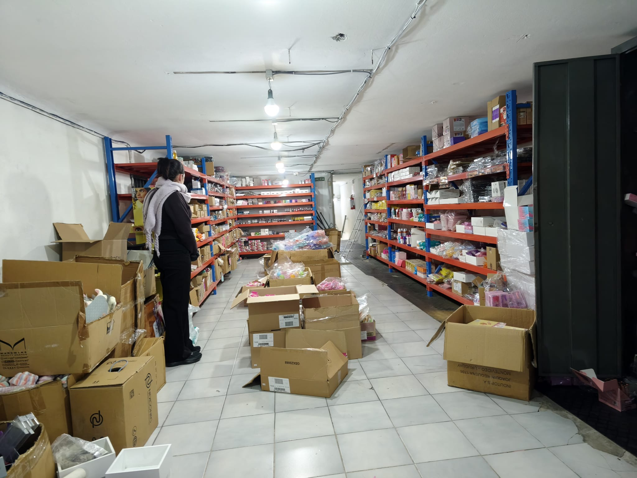 Se Alquila Local En 18 De Julio Y Roxlo, Con 107m2  Salón Más 102 M2 Depósito · Foto 9