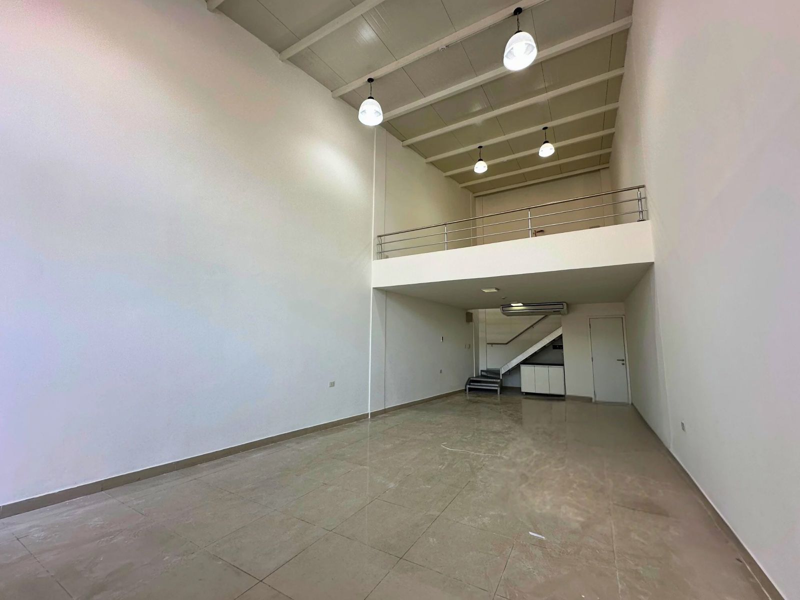LOCAL COMERCIAL ALQUILER S/CHOFERES — foto 2