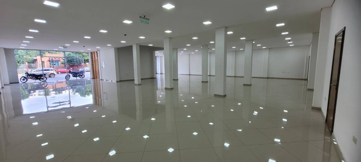 ALQUILO GRAN LOCAL COMERCIAL EN EL CENTRO DE LUQUE — foto 3