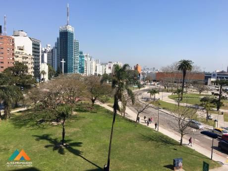Apartamento Con Hermosas Vistas A La Plaza De La Bandera, Excelente Ubicación