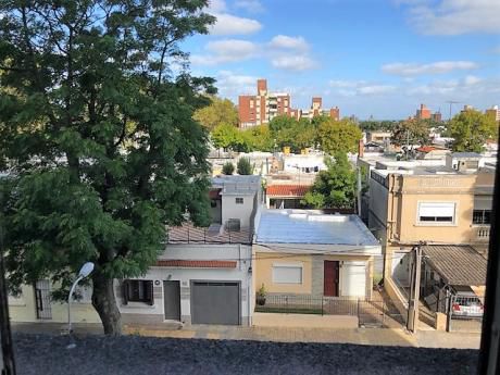Apartamento En Malvin - Proximo A Servicios