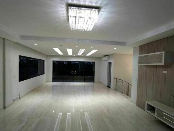 Vendo Majestuosa Residencia en el barrio boqueron 2 CDE — foto 2