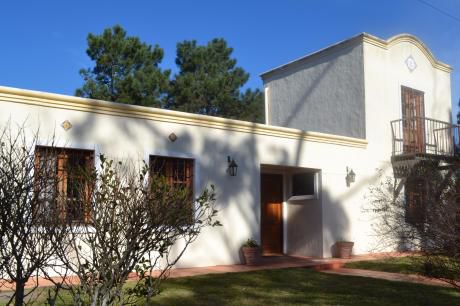 Casa En Venta, Muy Linda Zona.