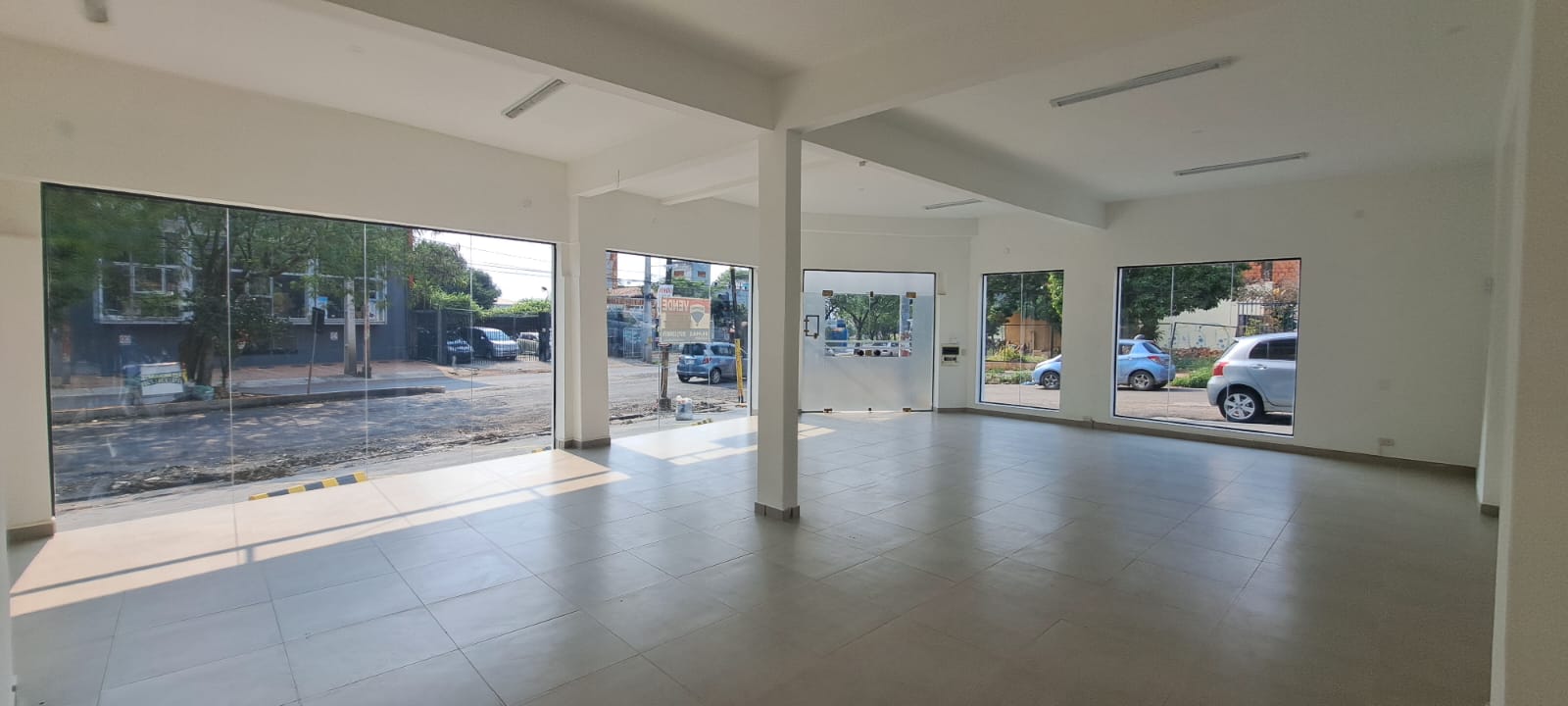 Alquilo Salón Comercial — foto 2