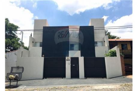 Amplia Y Elegante Residencia En Barrio El Mangal