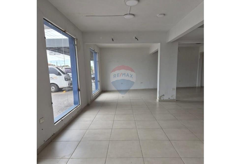 Local Comercial - Alquiler - Loma Pytá, Paraguay — foto 2