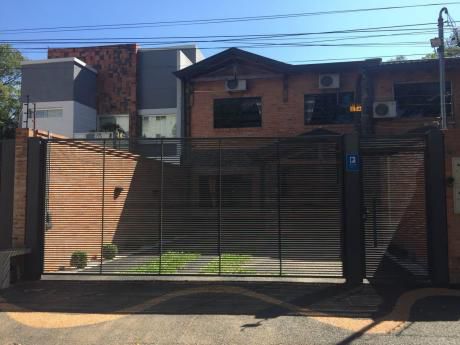 Lujoso Duplex De 6 Habitaciones Y Piscina