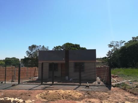 Vendo Hermosa Casa A Estrenar En Villa Elisa, Zona Petropar