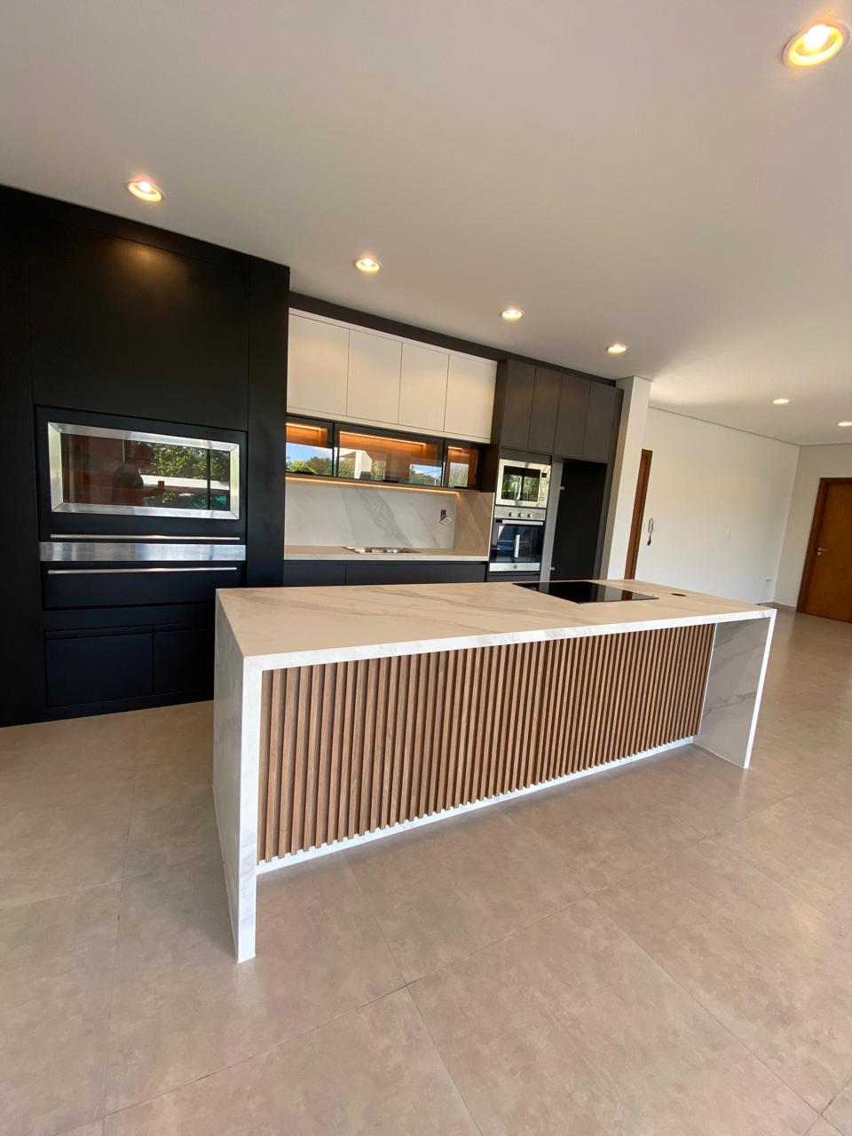 SAN BERNARDINO ZONA LOS ALPES EN VENTA HERMOSA CASA PAREADA DE 4 DORMITORIOS — foto 3