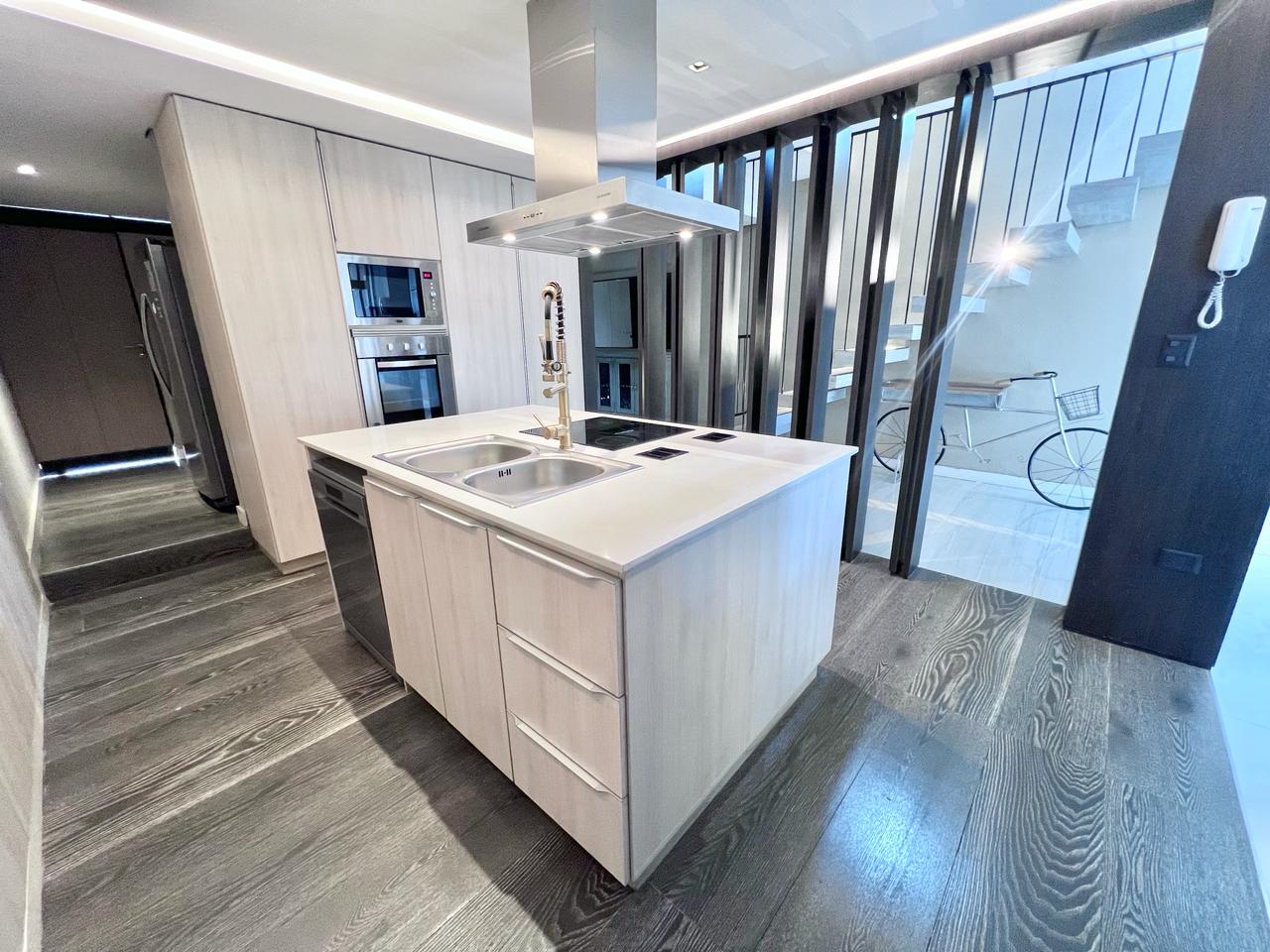 En Alquiler Moderna Casa de 3 Suites  Barrio Herrera con muebles — foto 2