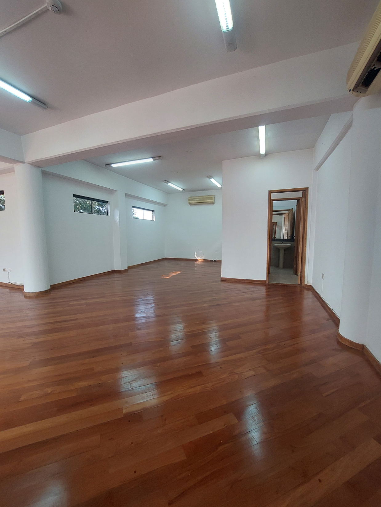 ALQUILER – AMPLIA OFICINA CORPORATIVA SOBRE AVDA. BOGGIANI | ASUNCIÓN — foto 3