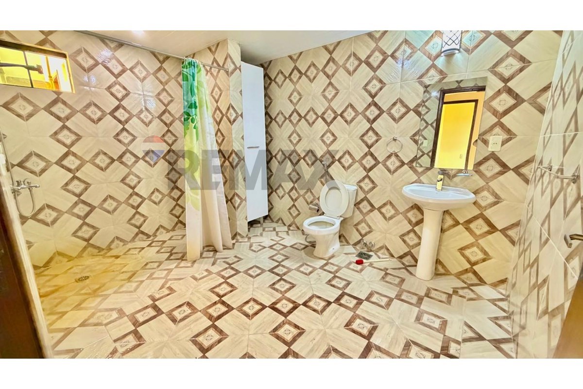 Casa - Alquiler - Luque, Central, Paraguay — foto 2