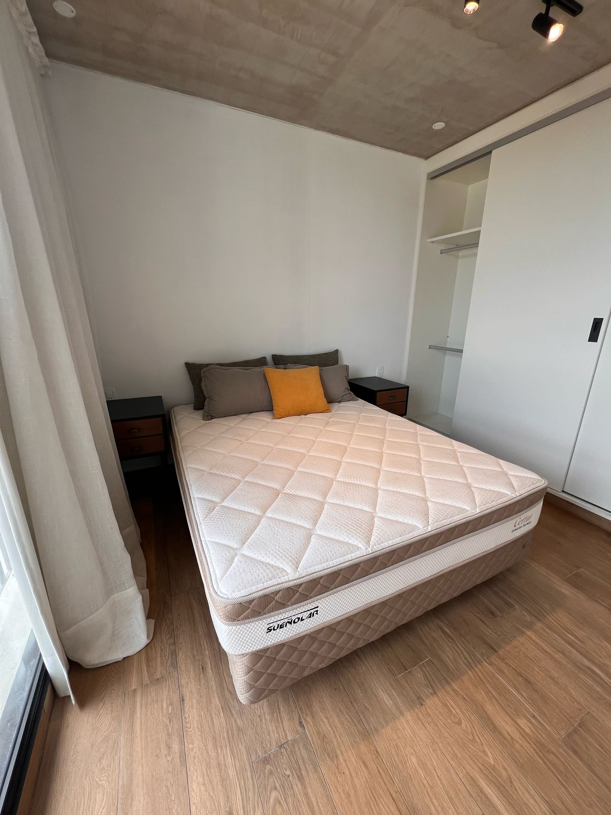 EN ALQUILER -  Hermoso departamento amoblado y equipado corazón de Villa Morra — foto 2