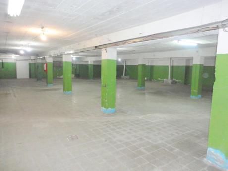 Local De 1700m2 Con Entrada De Contenedor En Aguada