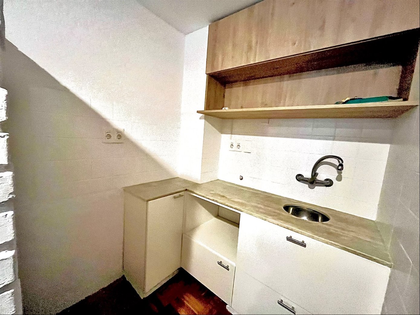 PUNTA CARRETAS PRÓXIMO RAMBLA,  AGRADABLE Y LUMINOSO  MONOAMBIENTE AL  FRENTE CON  TERRAZA Y COCINA DEFINIDA,  VIVIENDA O ESCRITORIO · Foto 8