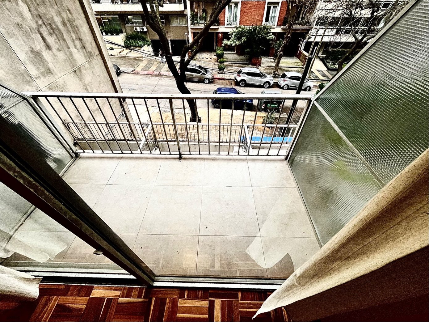 PUNTA CARRETAS PRÓXIMO RAMBLA,  AGRADABLE Y LUMINOSO  MONOAMBIENTE AL  FRENTE CON  TERRAZA Y COCINA DEFINIDA,  VIVIENDA O ESCRITORIO · Foto 4