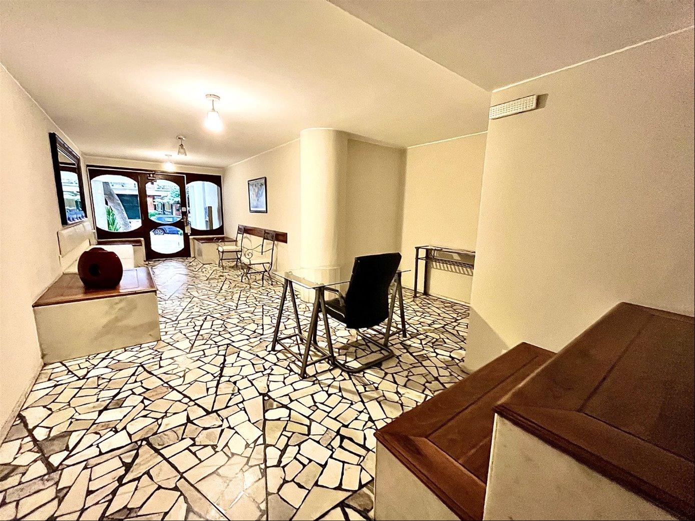 PUNTA CARRETAS PRÓXIMO RAMBLA,  AGRADABLE Y LUMINOSO  MONOAMBIENTE AL  FRENTE CON  TERRAZA Y COCINA DEFINIDA,  VIVIENDA O ESCRITORIO · Foto 3