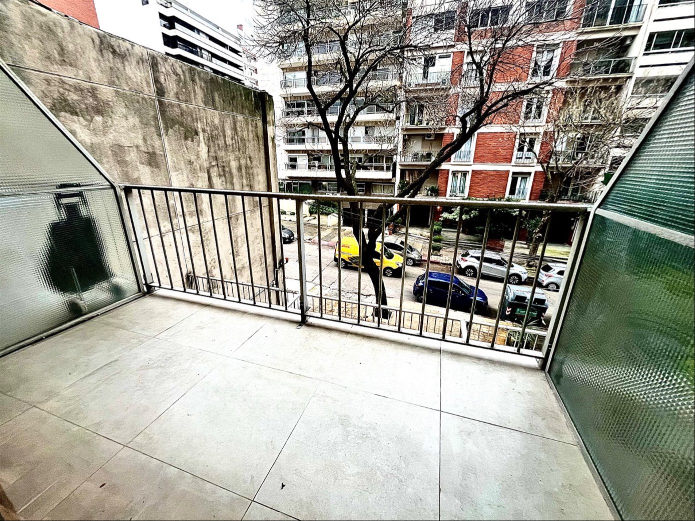 PUNTA CARRETAS PRÓXIMO RAMBLA,  AGRADABLE Y LUMINOSO  MONOAMBIENTE AL  FRENTE CON  TERRAZA Y COCINA DEFINIDA,  VIVIENDA O ESCRITORIO · Foto 7