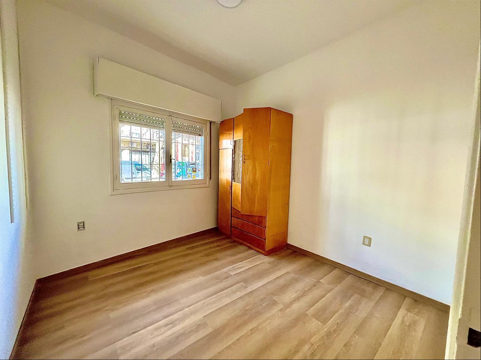 ALQUILER CORDÓN NORTE.JAVIER BARRIOS AMORÍN Y PAYSANDÚ.PRECIOSO APARTAMENTO AL FRENTE,IMPECABLE ESTADO,LIVING COMEDOR, 2 DORMITORIOS AMPLIOS,1 BAÑO,COCINA DEF.,OFFICE, PATIO, ALGUNOS MUEBLES · Foto 11
