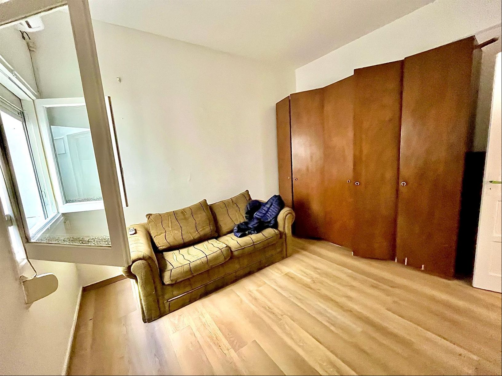 ALQUILER CORDÓN NORTE.JAVIER BARRIOS AMORÍN Y PAYSANDÚ.PRECIOSO APARTAMENTO AL FRENTE,IMPECABLE ESTADO,LIVING COMEDOR, 2 DORMITORIOS AMPLIOS,1 BAÑO,COCINA DEF.,OFFICE, PATIO, ALGUNOS MUEBLES · Foto 9