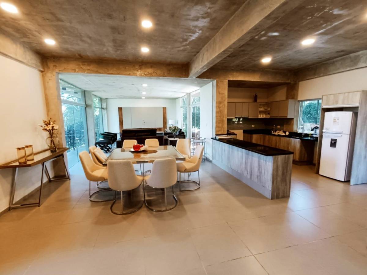 EN VENTA LUJOSA RESIDENCIA EN SAN BERNARDINO ID 29021 — foto 3
