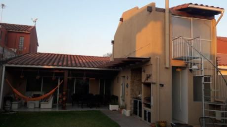 Bella Casa De Lujo En Condominio Privado