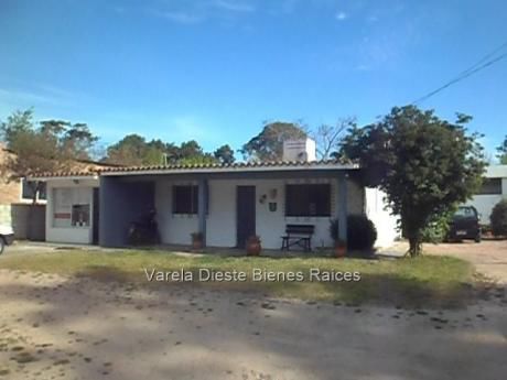 Venta De Casa Con Galpón Y Monoamb. En El Pinar. Cw74824