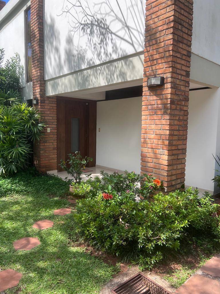 ALQUILO CASA EN Bo. MCAL ESTIGARRIBIA — foto 2