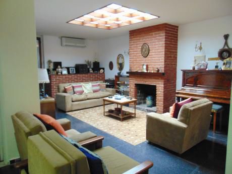 Casablanca - Casa Antigua En Impecable Estado.
