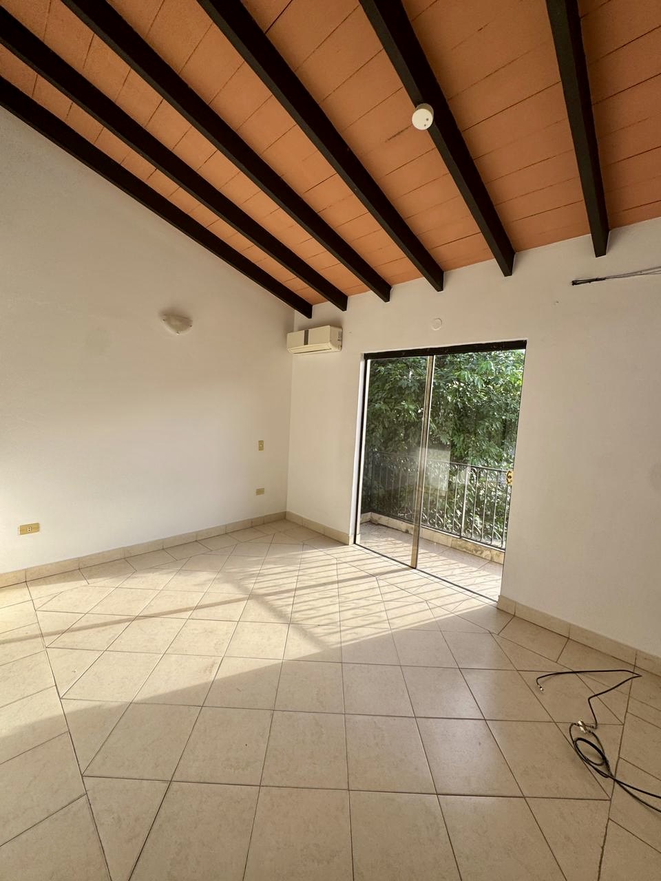 CASA EN ALQUILER – CONDOMINIO CERRADO EN LUQUE — foto 3
